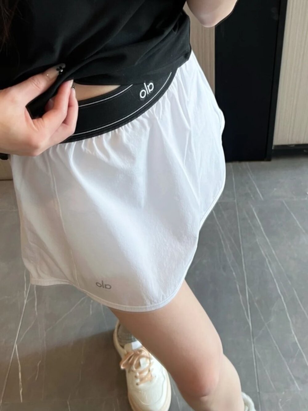 🖤ALO Yoga Match Point Tennis Skirt White Mini Skirt Sporty Style - Picture 2 of 8